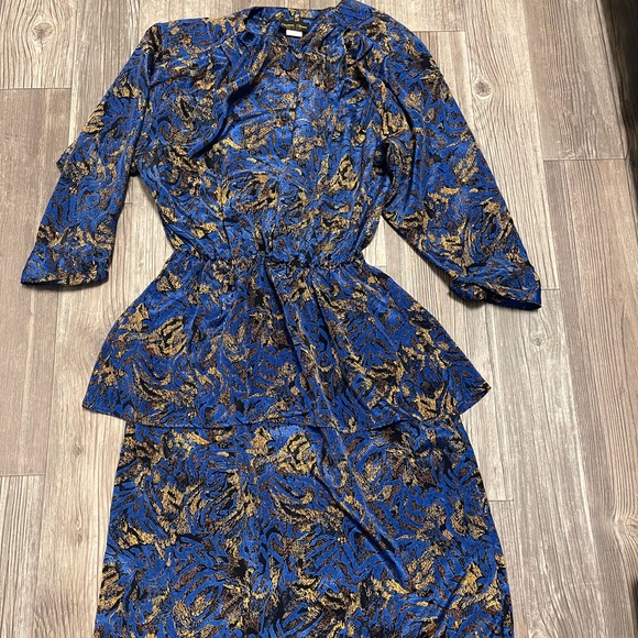 Size 14 Stuart alan vintage dress
With shoulder pads
80’ 90’
100% polyester
#1 - Picture 1 of 6